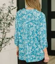 Top, Lizzy Aqua